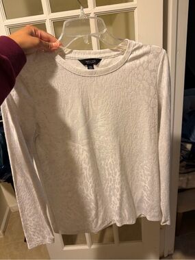 Vera Wang White Long-Sleeve Subtle Animal-Print Crewneck Top